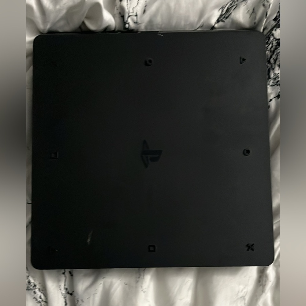 Ps4 Slim - Picture 2 of 5